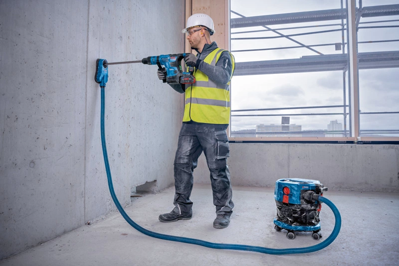 o416138v117_GAS_18V-12_MC_application_drilling_wall_062_t1